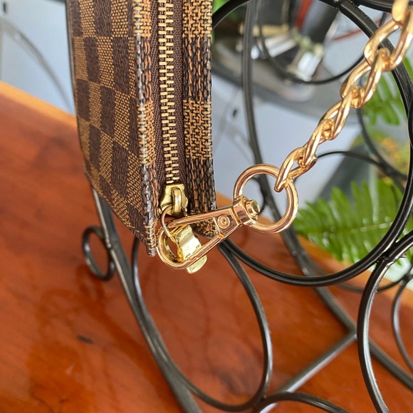 Louis Vuitton Damier Ebene Canvas Pochette with Crossbody Chain - Picture 11 of 12